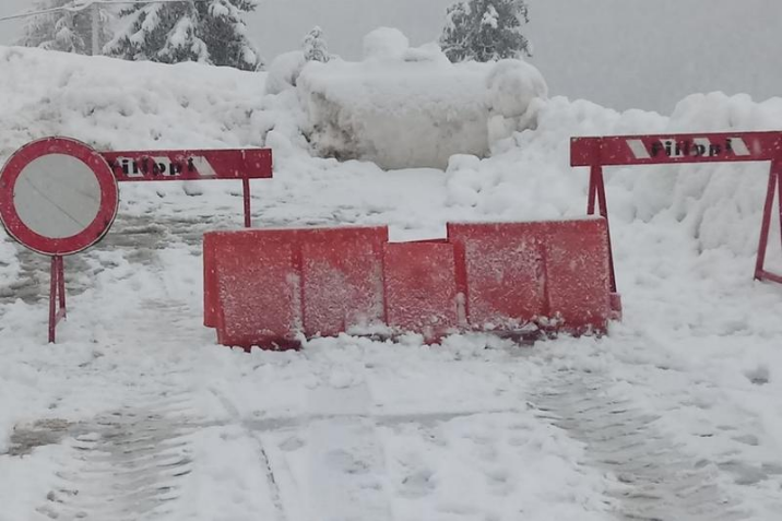 Giornale di Brescia - Nevicate in montagna: valanga sulla strada delle Tre Valli